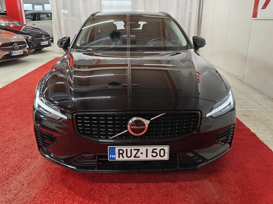 VOLVO V60 2023
