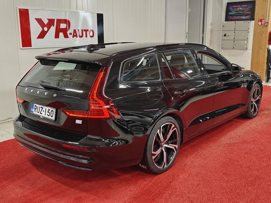 VOLVO V60 2023