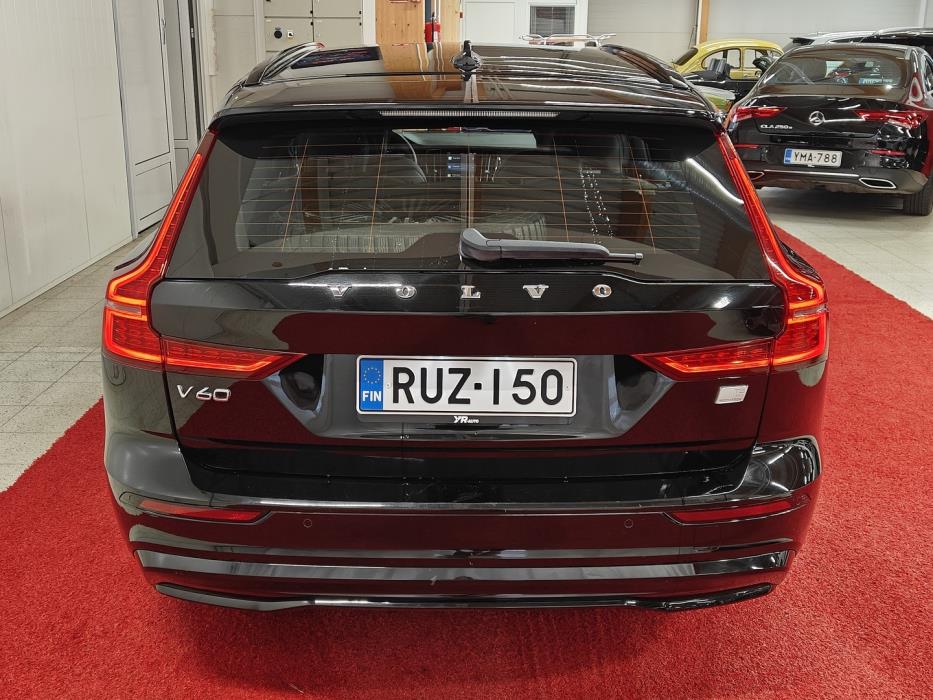 VOLVO V60 2023
