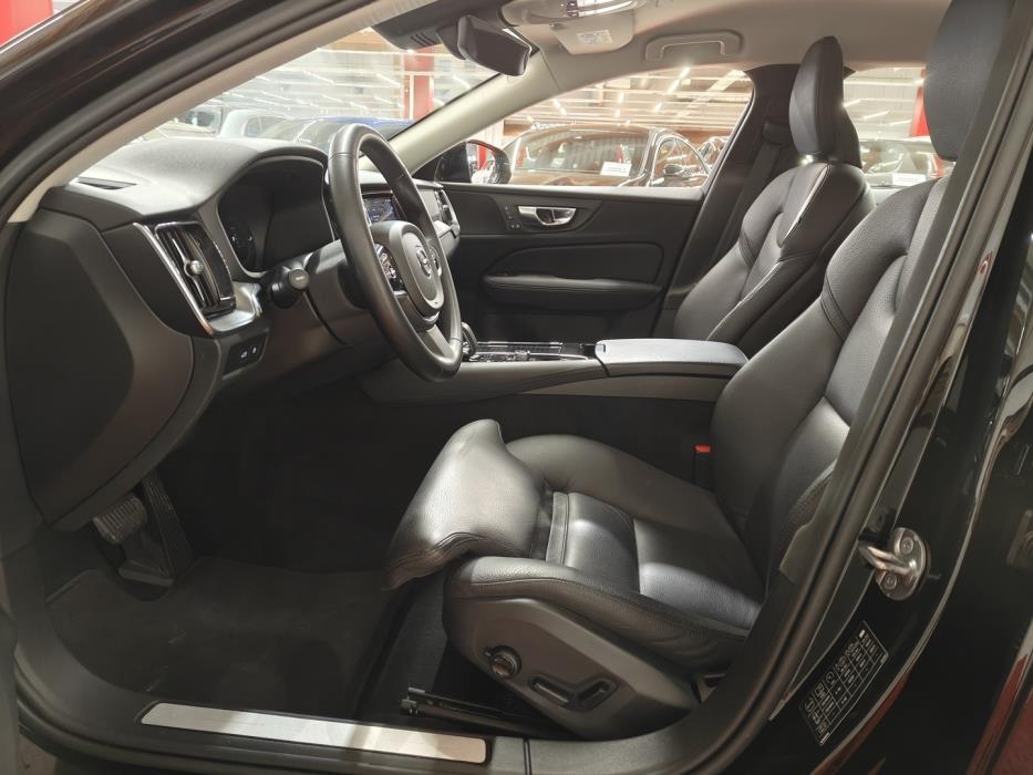 VOLVO V60 2023