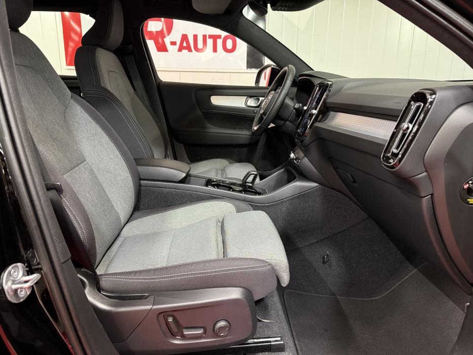VOLVO XC40 2023