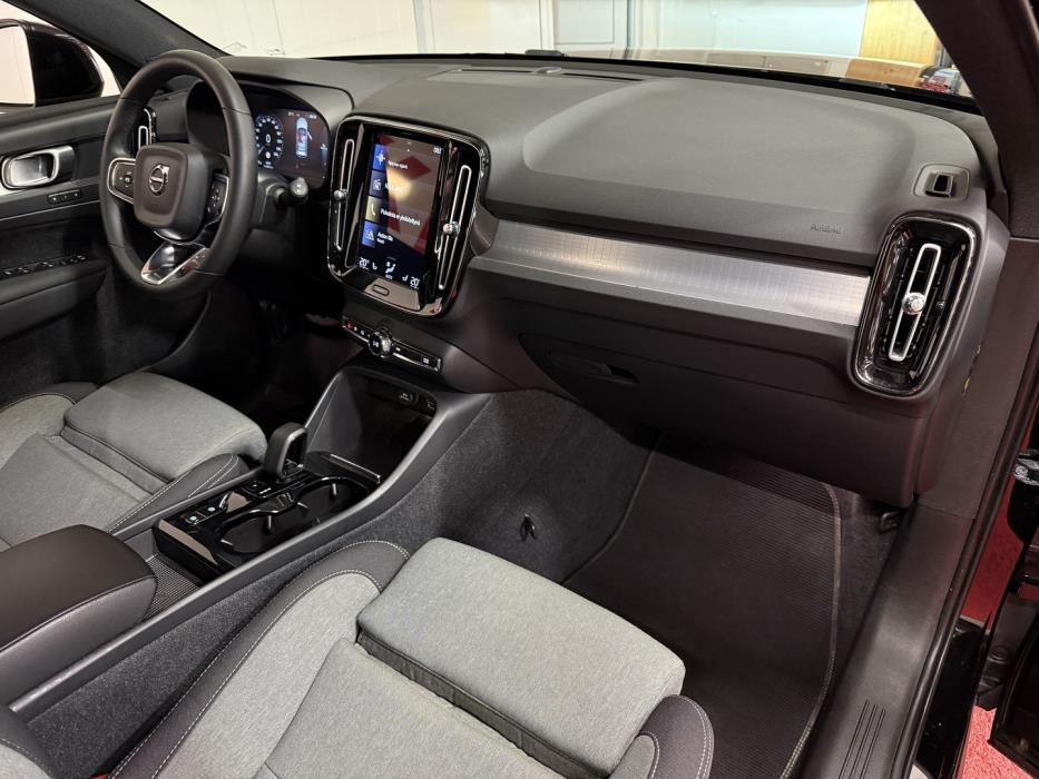 VOLVO XC40 2023