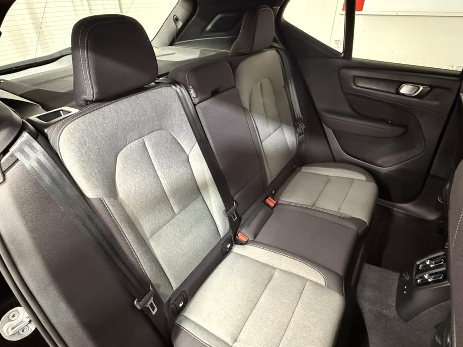 VOLVO XC40 2023