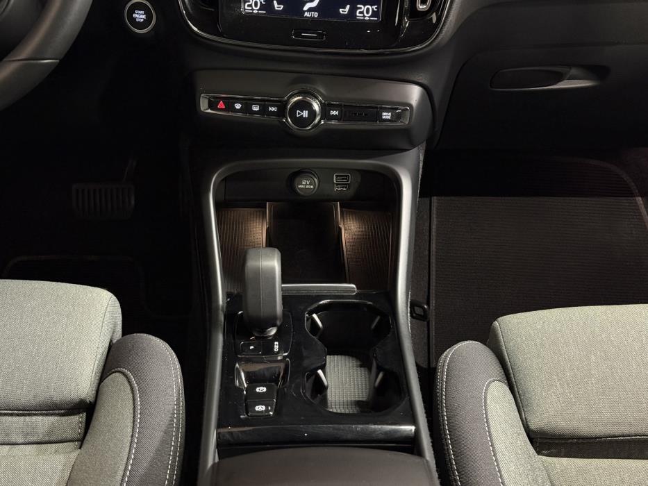 VOLVO XC40 2023
