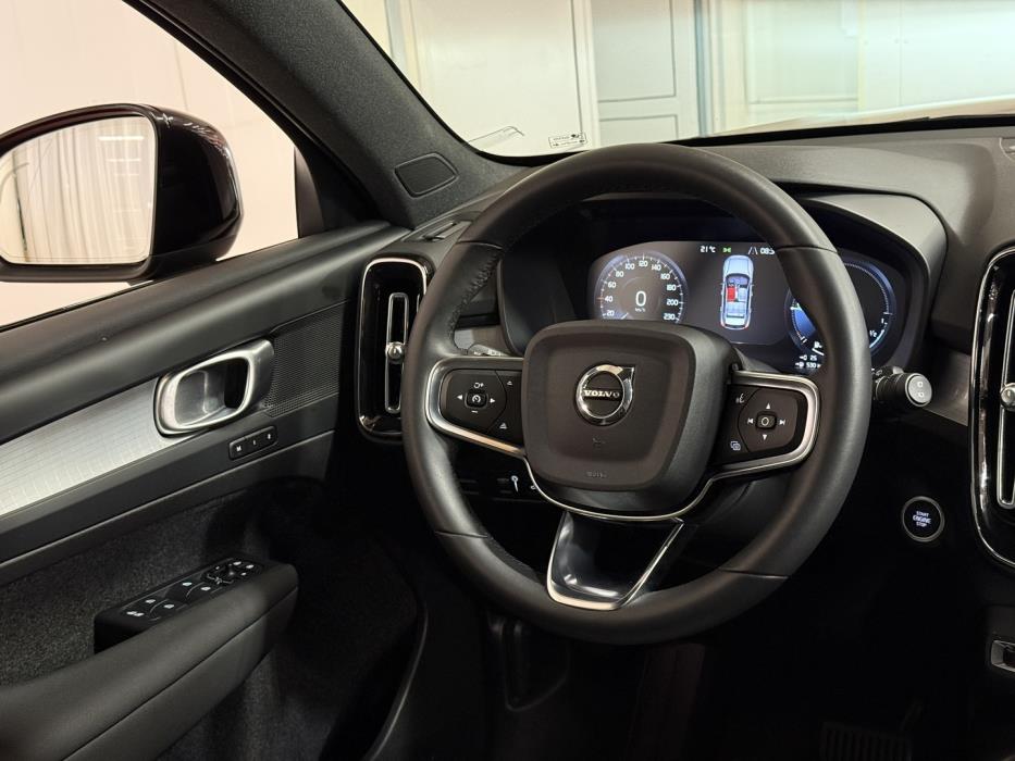 VOLVO XC40 2023