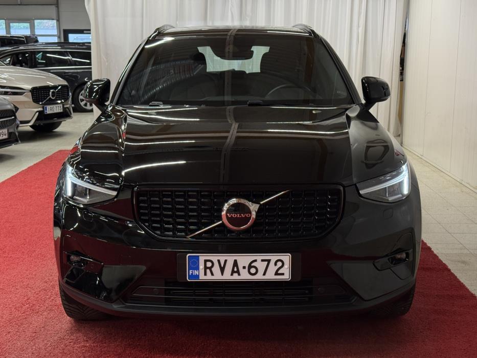 VOLVO XC40 2023