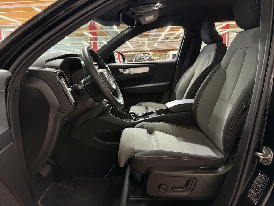 VOLVO XC40 2023