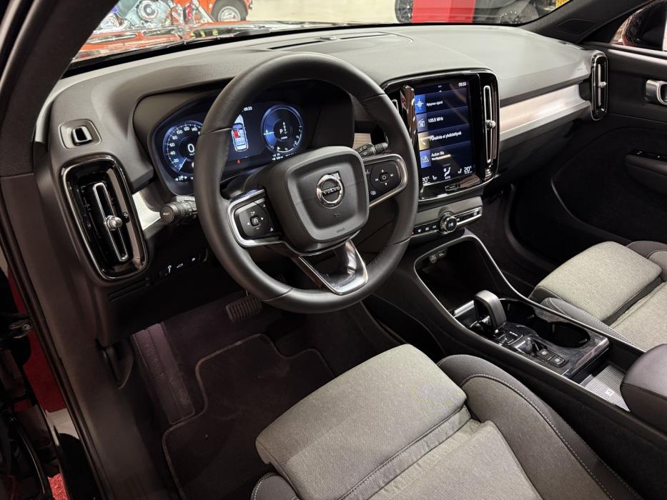 VOLVO XC40 2023