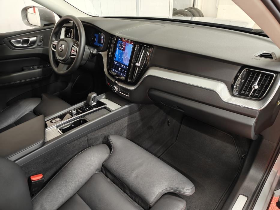 VOLVO XC60 2024