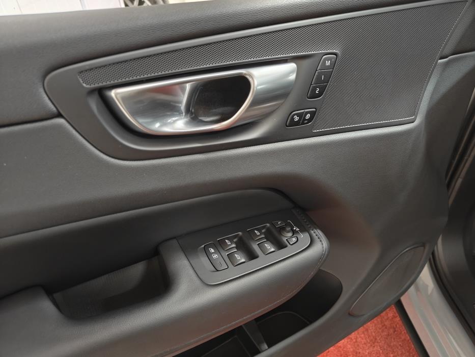 VOLVO XC60 2024