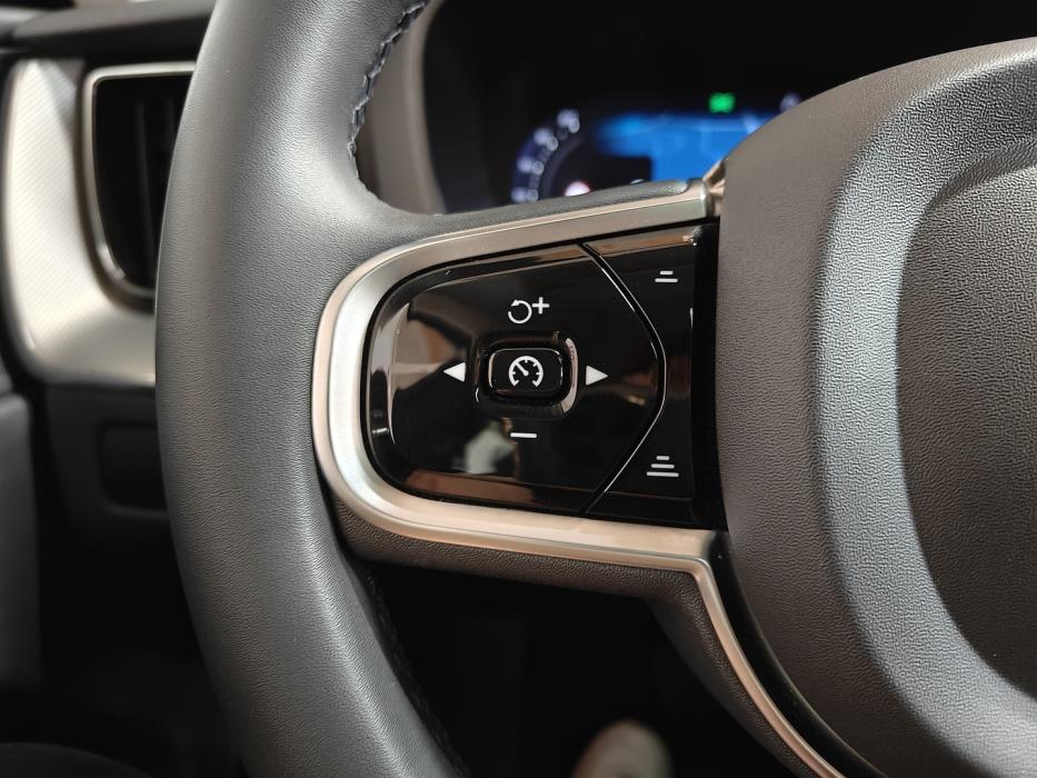 VOLVO XC60 2024
