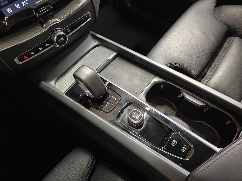 VOLVO XC60 2024