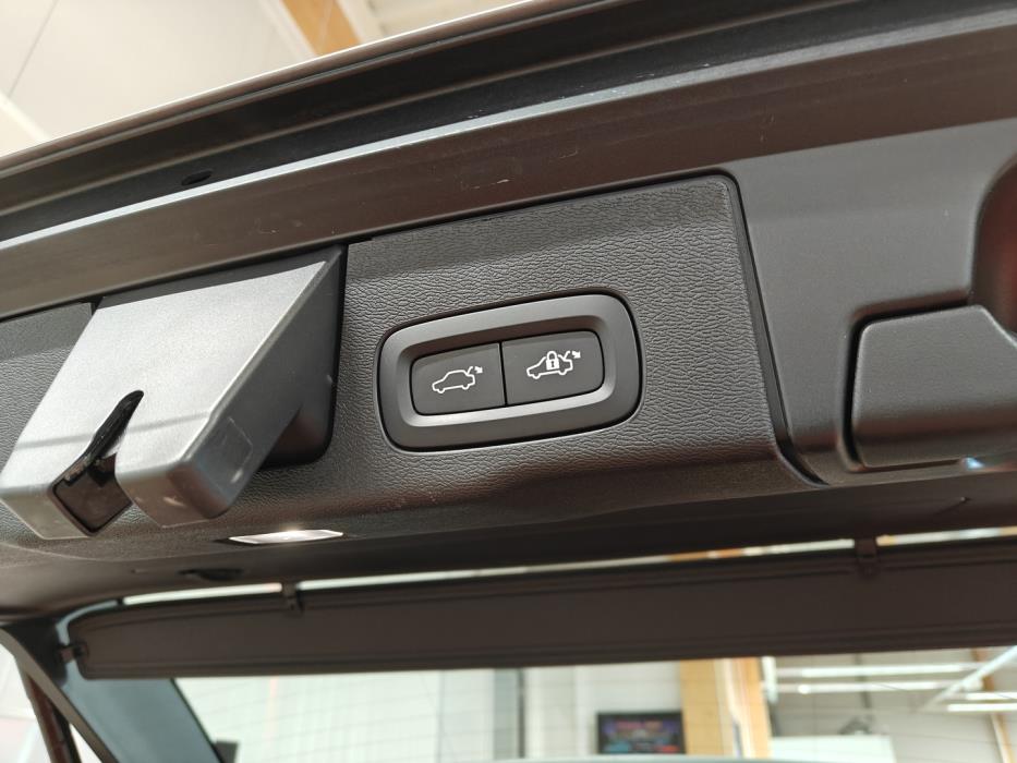 VOLVO XC60 2024