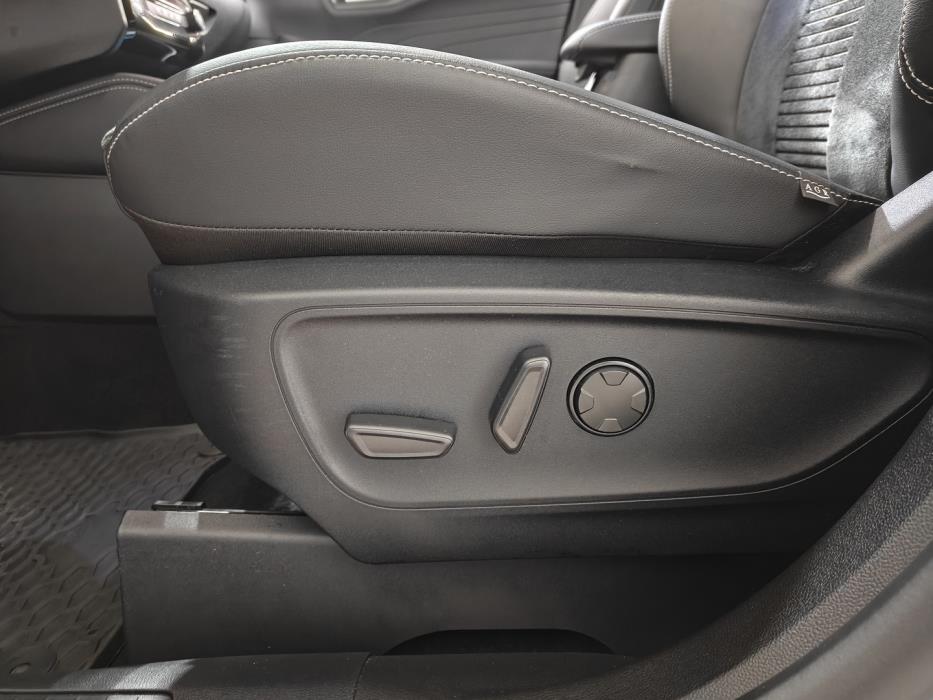 FORD Kuga 2025
