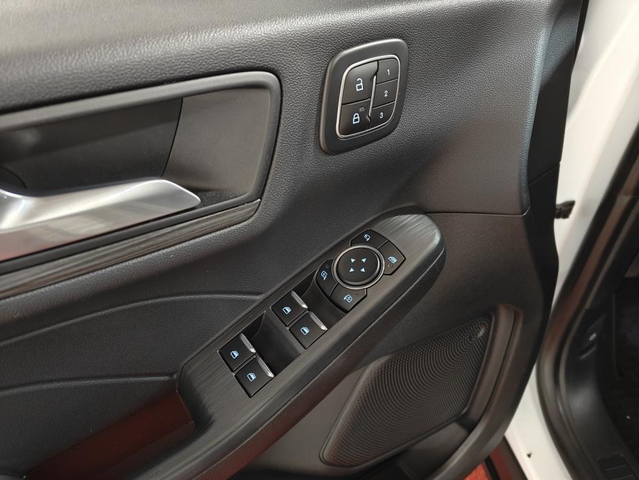FORD Kuga 2025