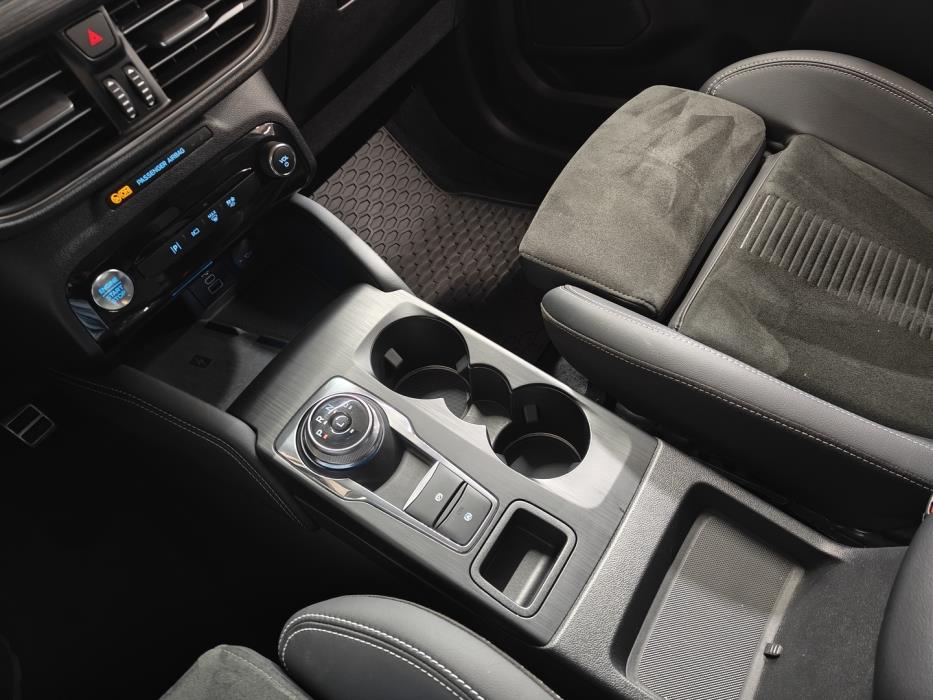 FORD Kuga 2025