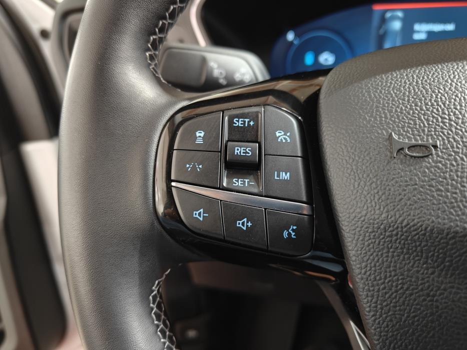 FORD Kuga 2025