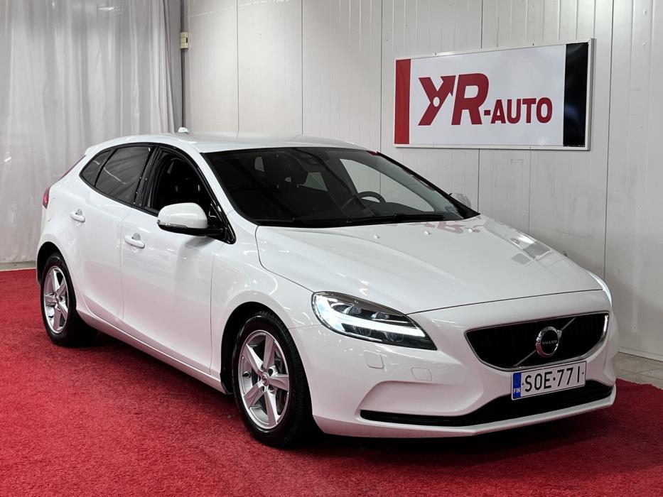VOLVO V40 2019