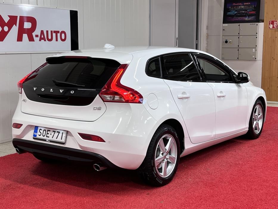 VOLVO V40 2019
