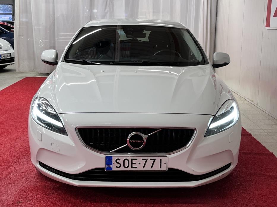 VOLVO V40 2019