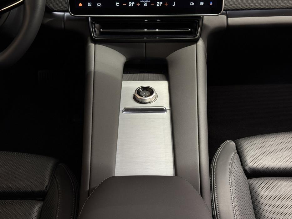 POLESTAR 4 2025