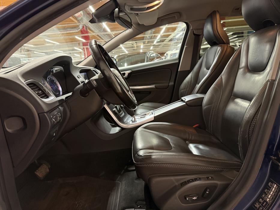VOLVO V60 2012