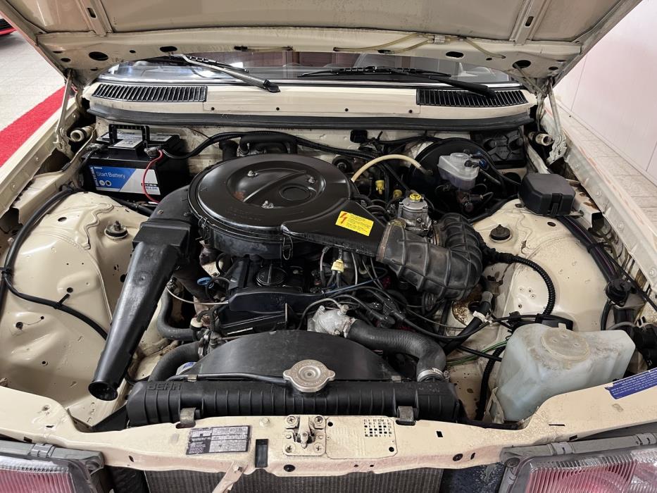 MERCEDES-BENZ 200 1984