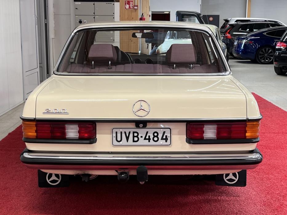 MERCEDES-BENZ 200 1984