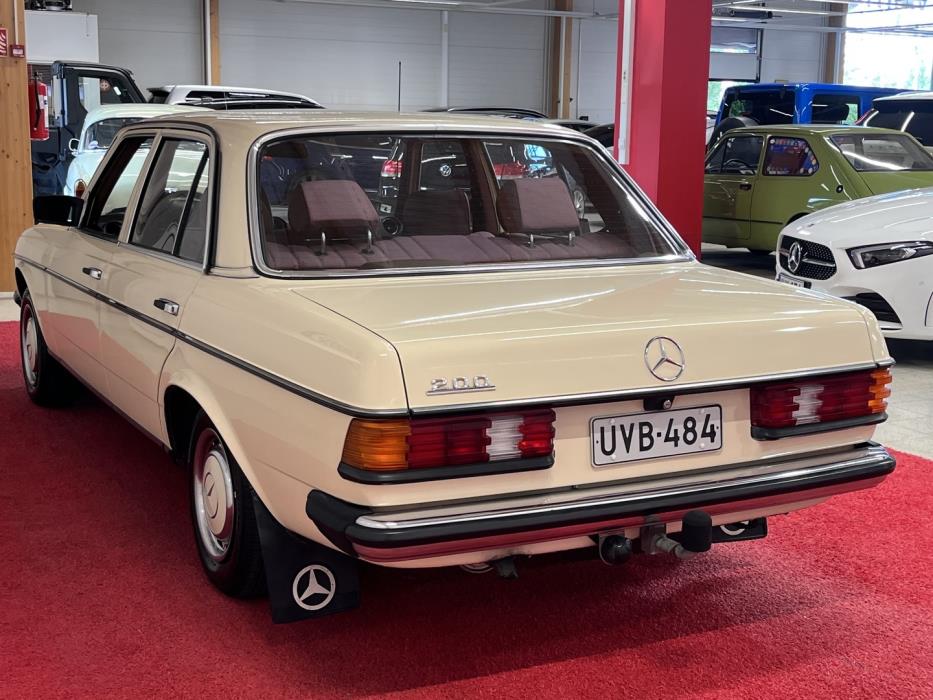 MERCEDES-BENZ 200 1984