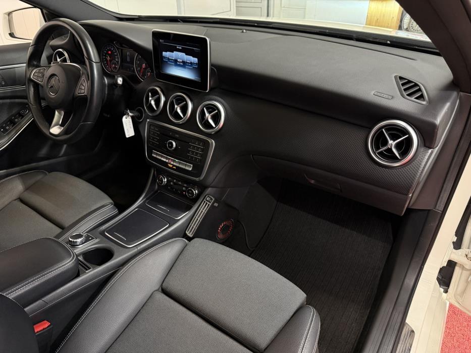 MERCEDES-BENZ A 2016