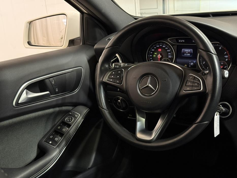 MERCEDES-BENZ A 2016