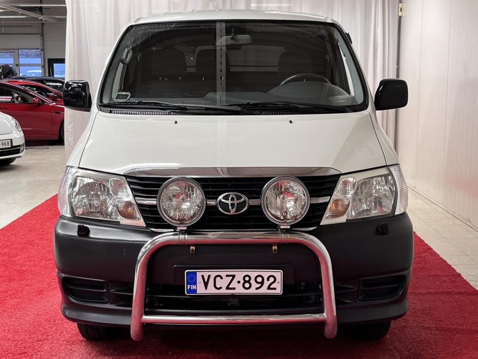 TOYOTA Hiace 2009