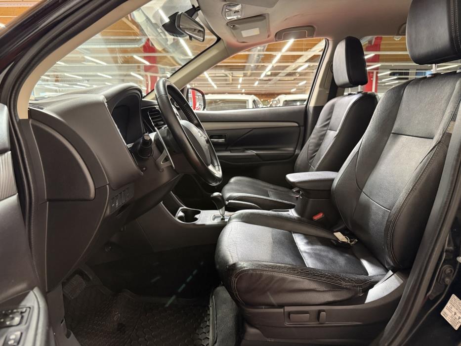MITSUBISHI Outlander 2012