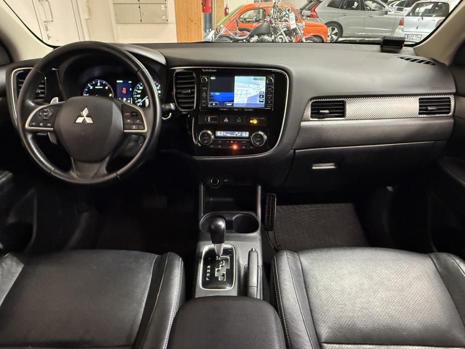 MITSUBISHI Outlander 2012