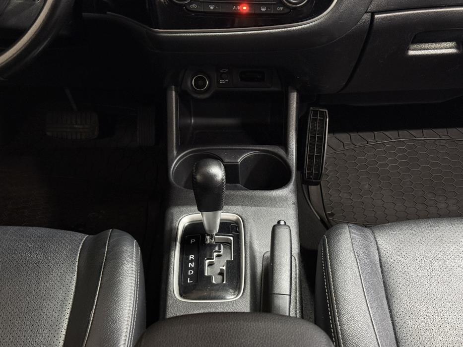 MITSUBISHI Outlander 2012