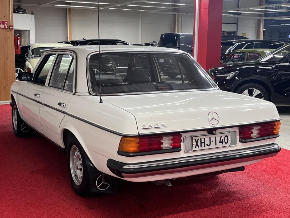 MERCEDES-BENZ 230 1981