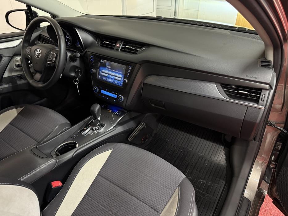 TOYOTA Avensis 2018