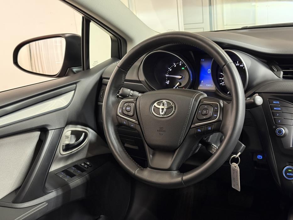 TOYOTA Avensis 2018