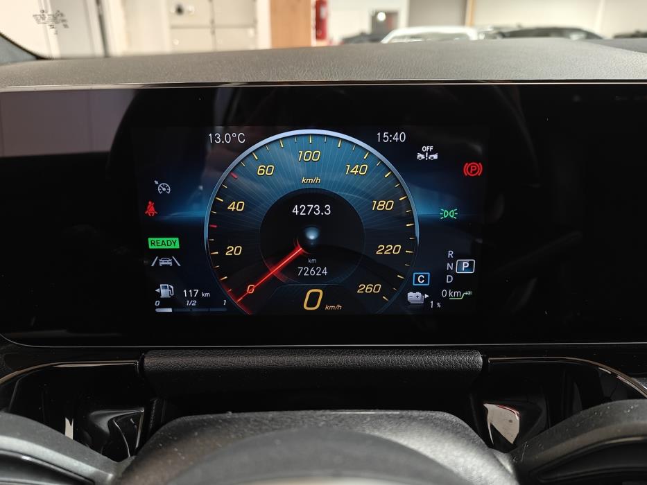 MERCEDES-BENZ GLA 2023