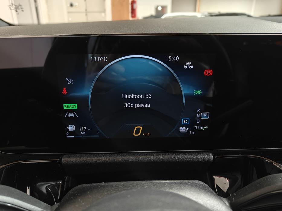 MERCEDES-BENZ GLA 2023