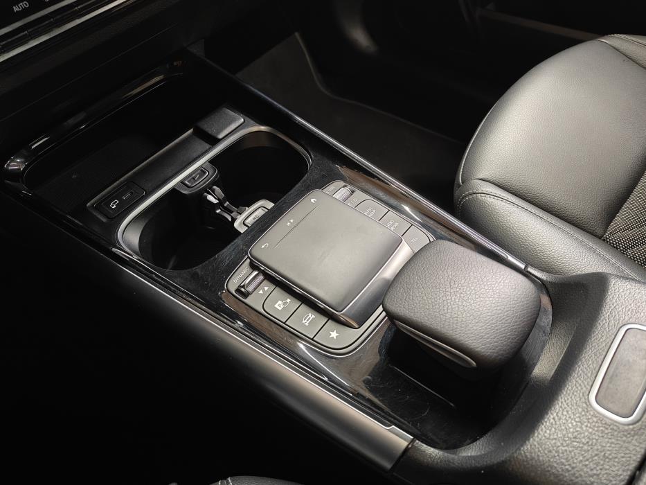 MERCEDES-BENZ GLA 2023