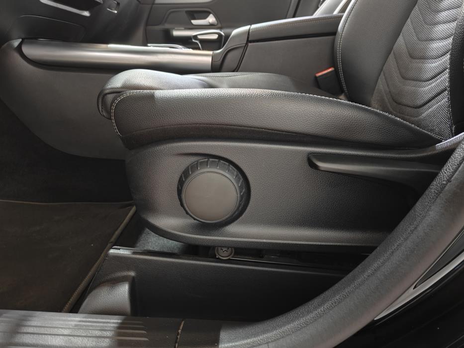 MERCEDES-BENZ GLA 2023