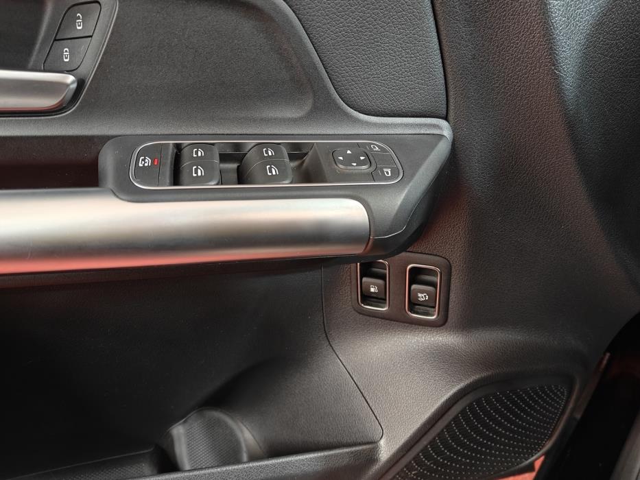 MERCEDES-BENZ GLA 2023