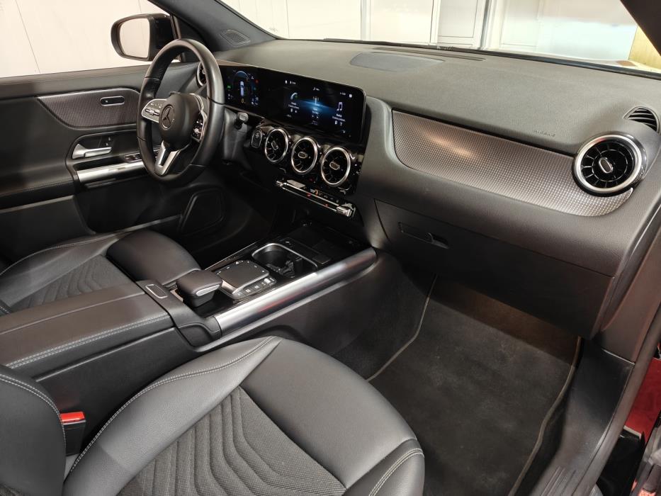 MERCEDES-BENZ GLA 2023