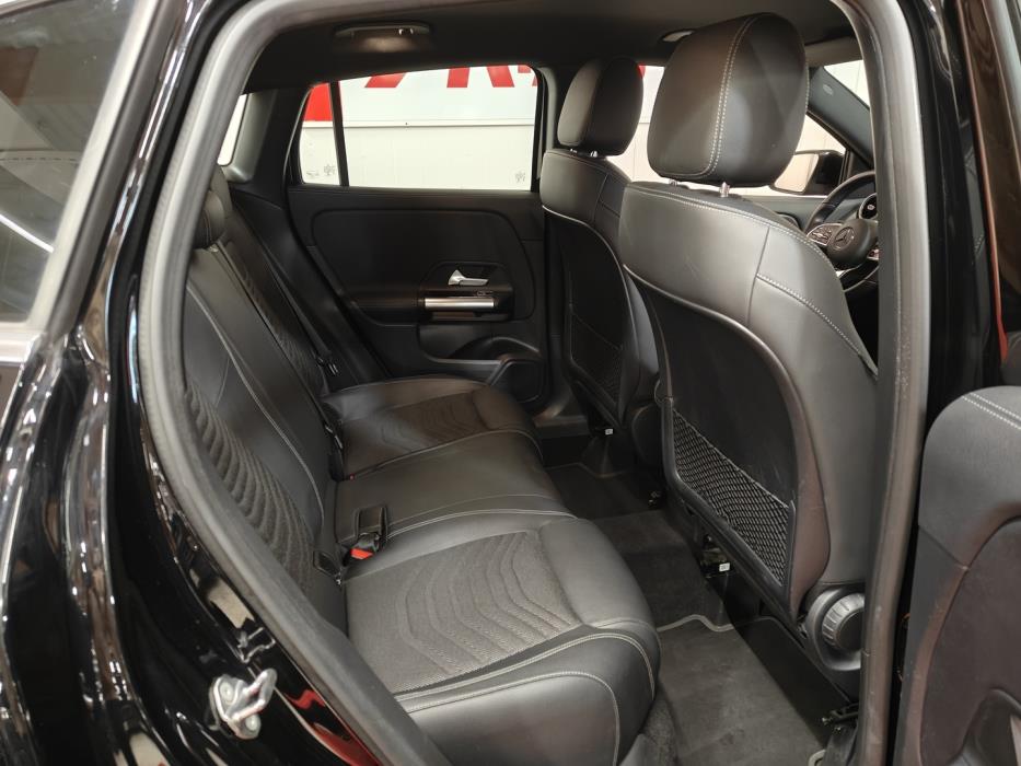 MERCEDES-BENZ GLA 2023