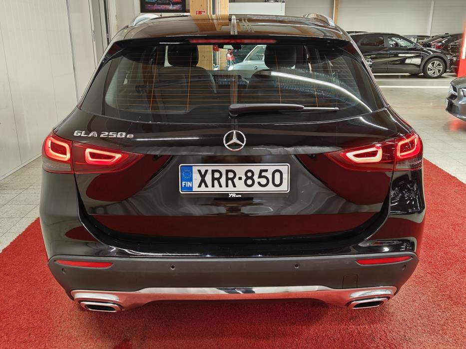 MERCEDES-BENZ GLA 2023