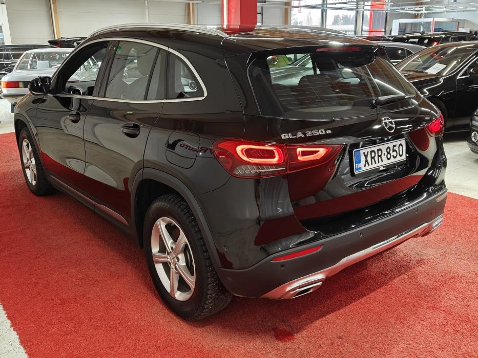 MERCEDES-BENZ GLA 2023
