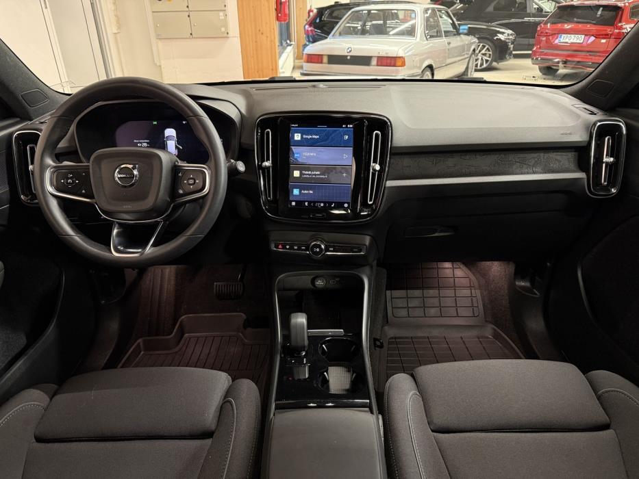 VOLVO XC40 2023