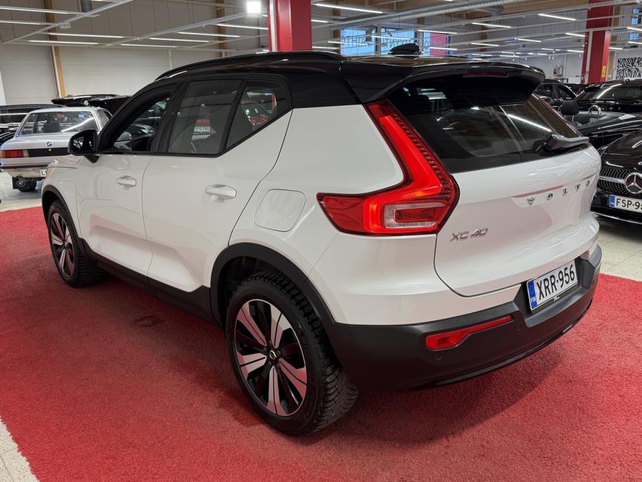 VOLVO XC40 2023