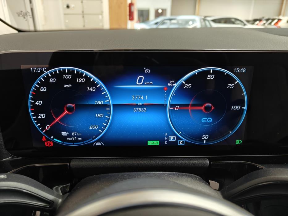 MERCEDES-BENZ EQA 2023